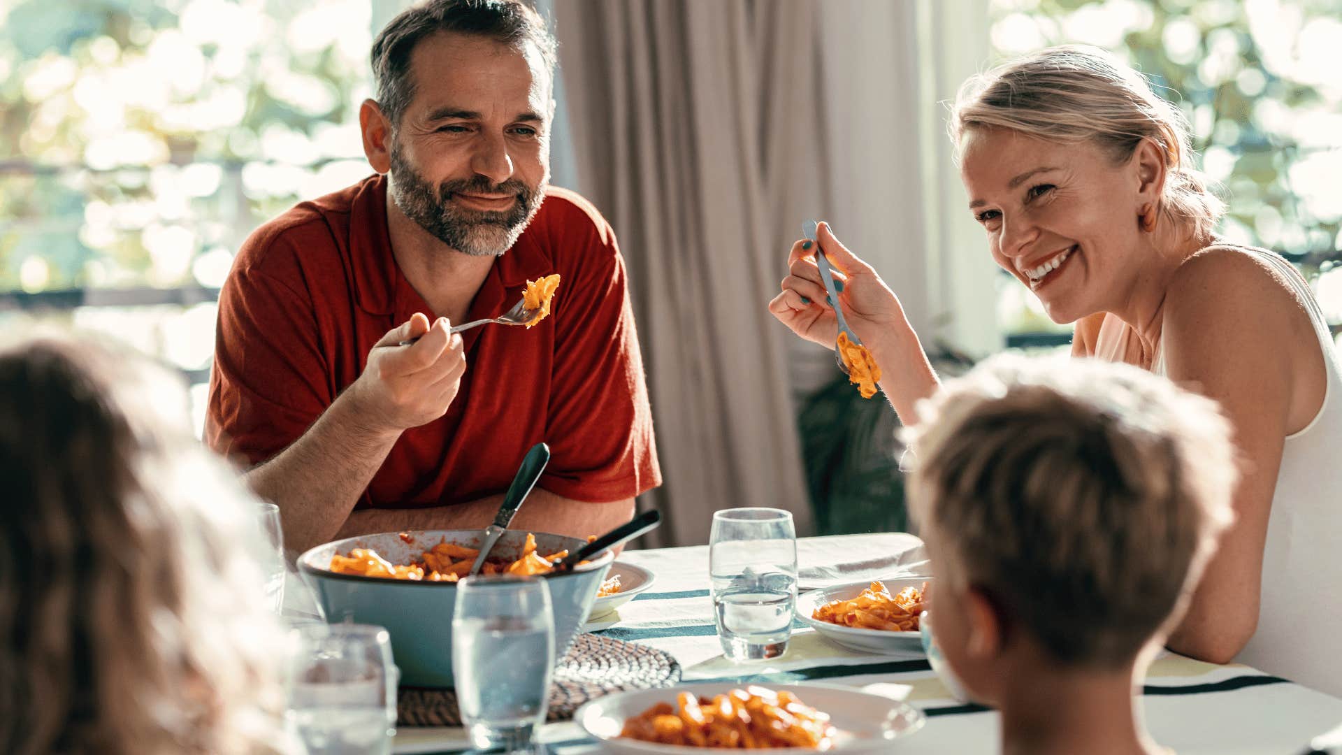 kids with the old-school habit of eating dinner with the family