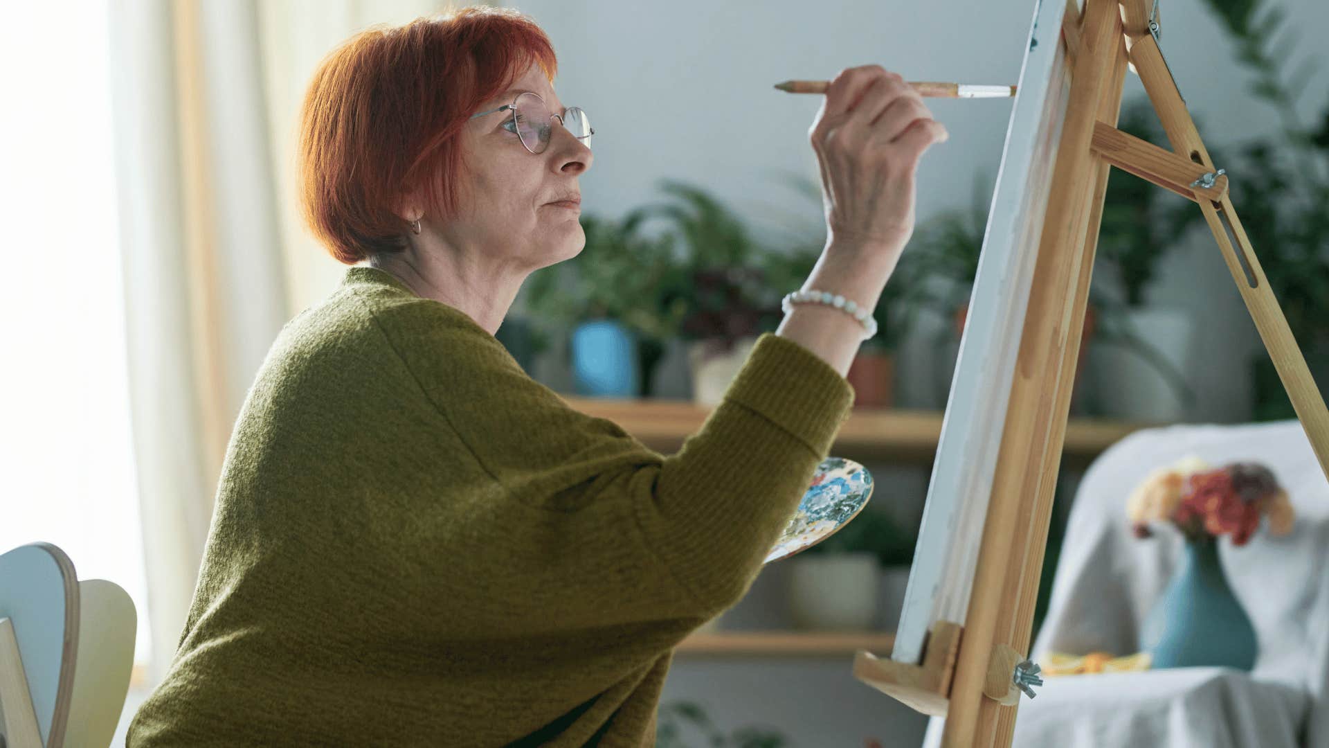 older woman with a creative outlet as a habit to feel younger