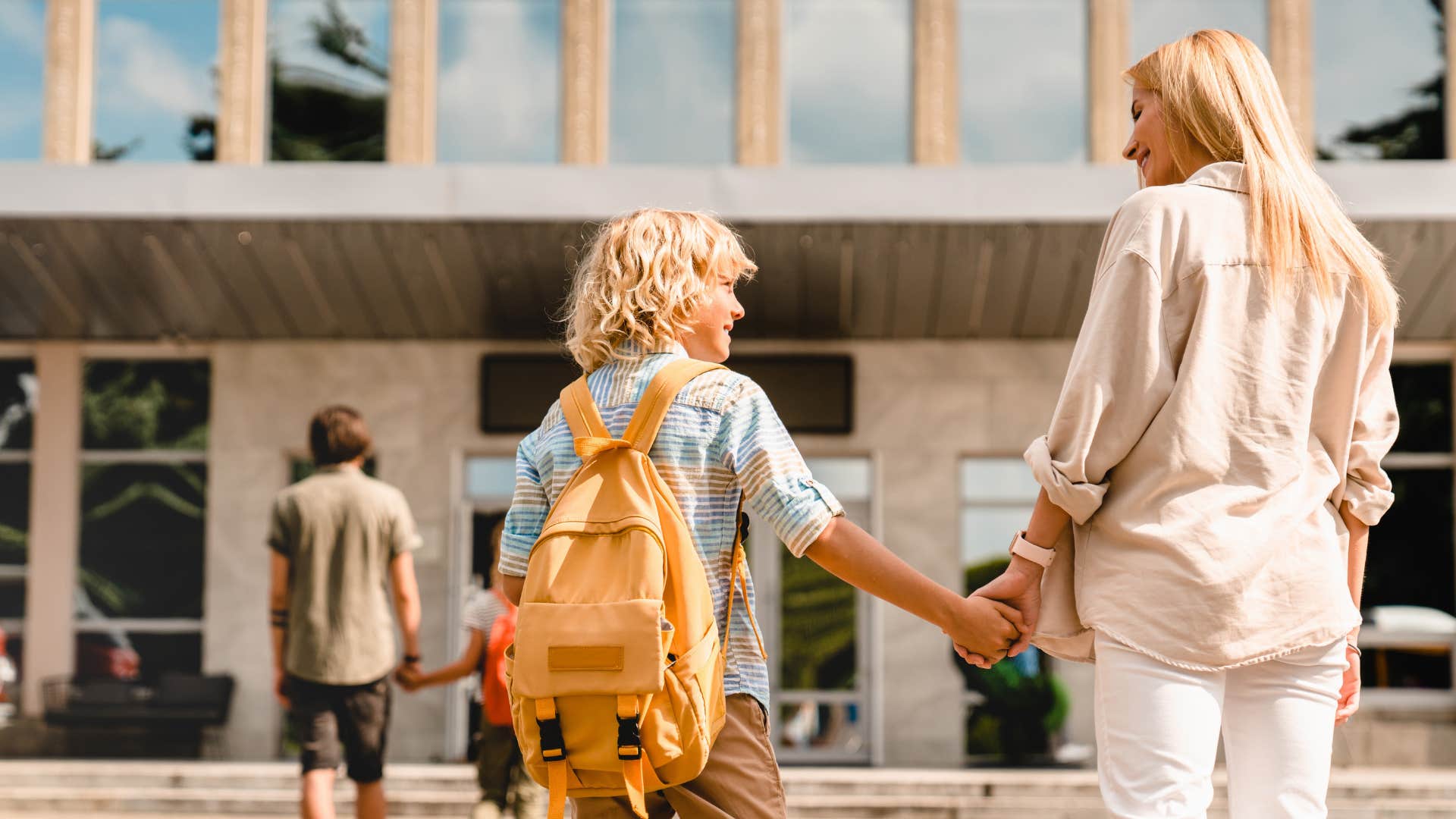 happy parent and kid showing resilience 