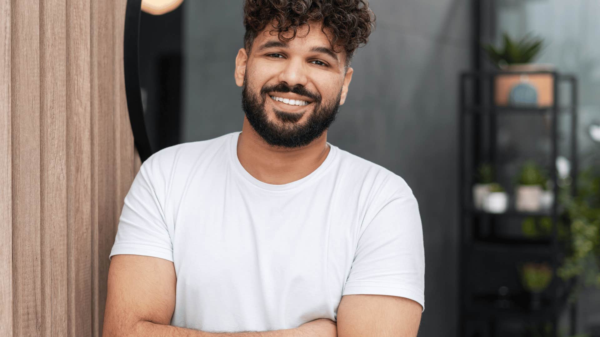 man who refuses to allow pets on bed and values clear boundaries in his environment