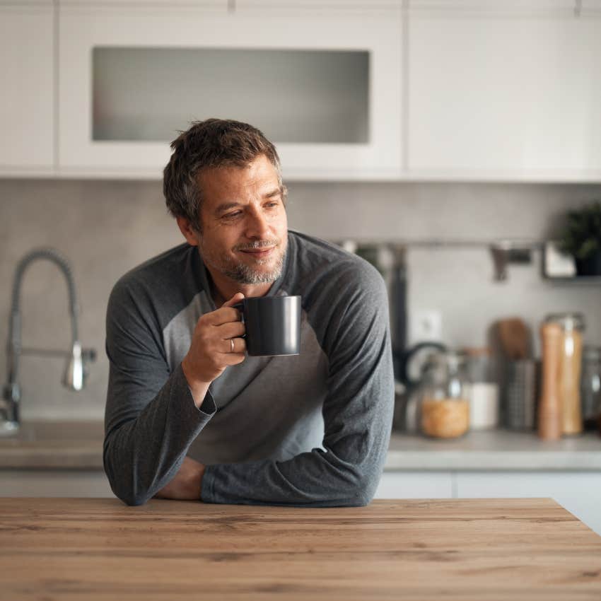 man drinking his morning coffee before work has a lower mortality risk