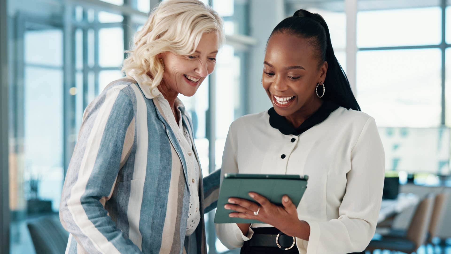 Women who can have a conversation with anyone at work.