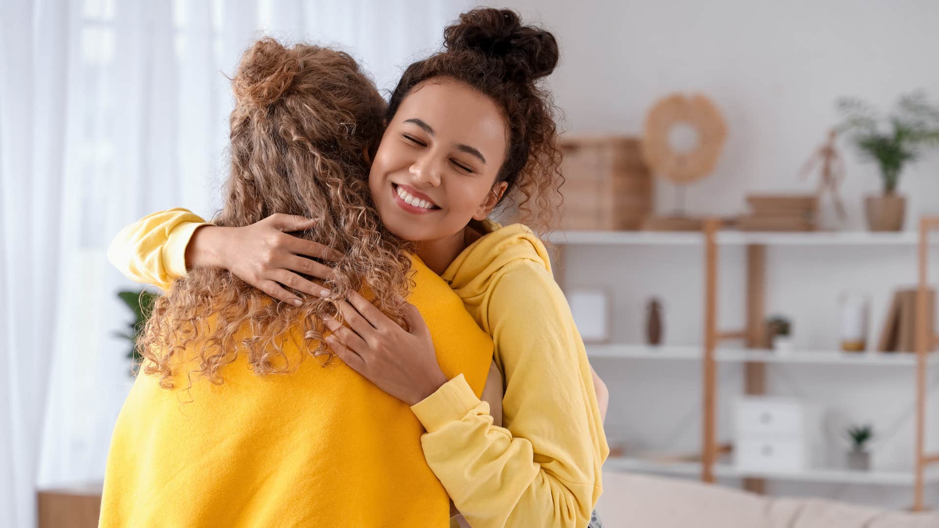 woman hugging friend saying you're the only one who understands me