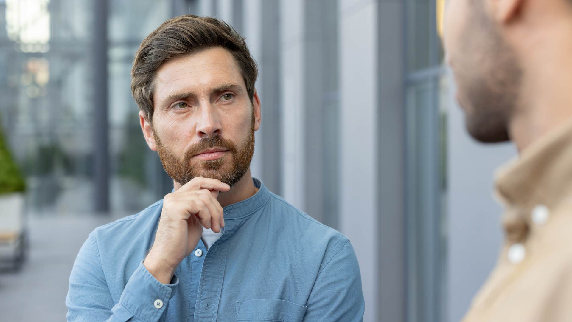 man in blue shirt noticing small changes in people's behavior