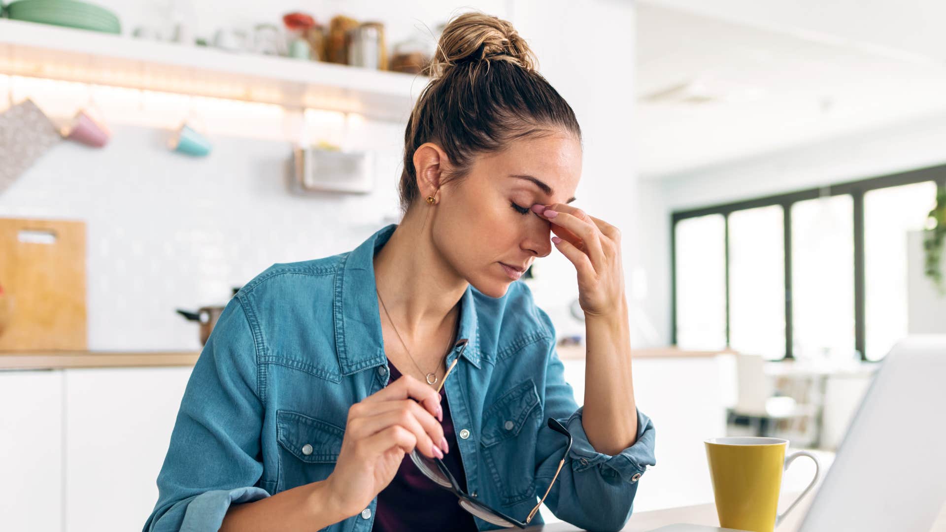 woman with a cognitively demanding lifestyle who remembers faces but not names
