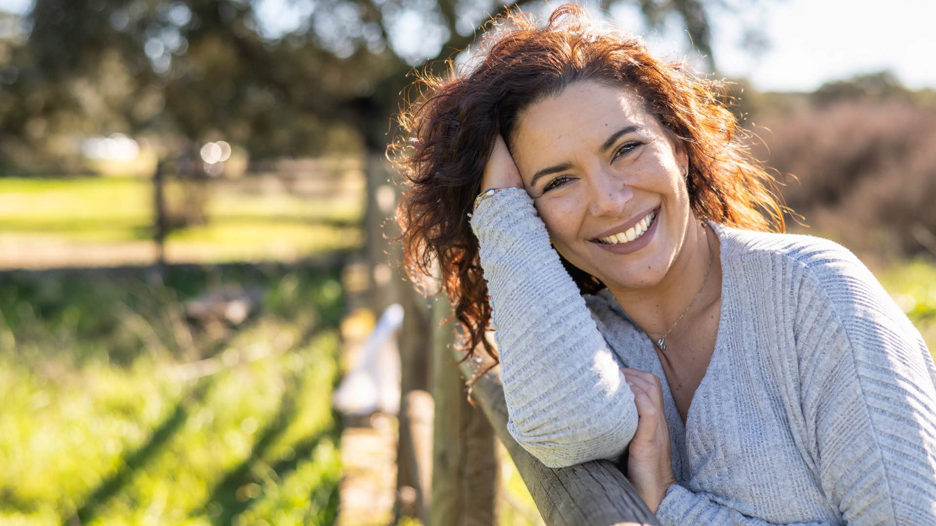 woman who lives in the past and remembers faces but not names