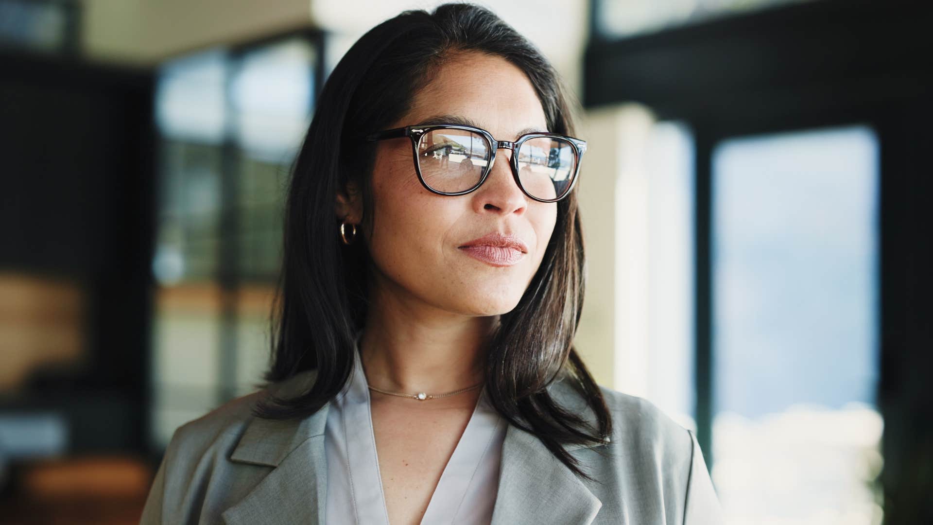 woman who remembers faces but not names because she thinks about the big picture