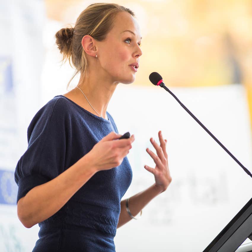 woman using pauses as a powerful took in public speaking