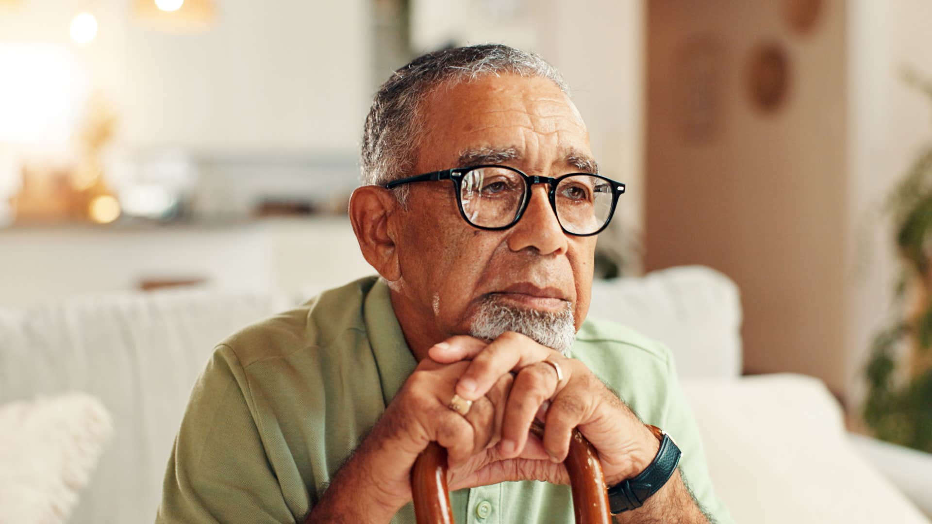 man who is a catastrophic thinker watching the news