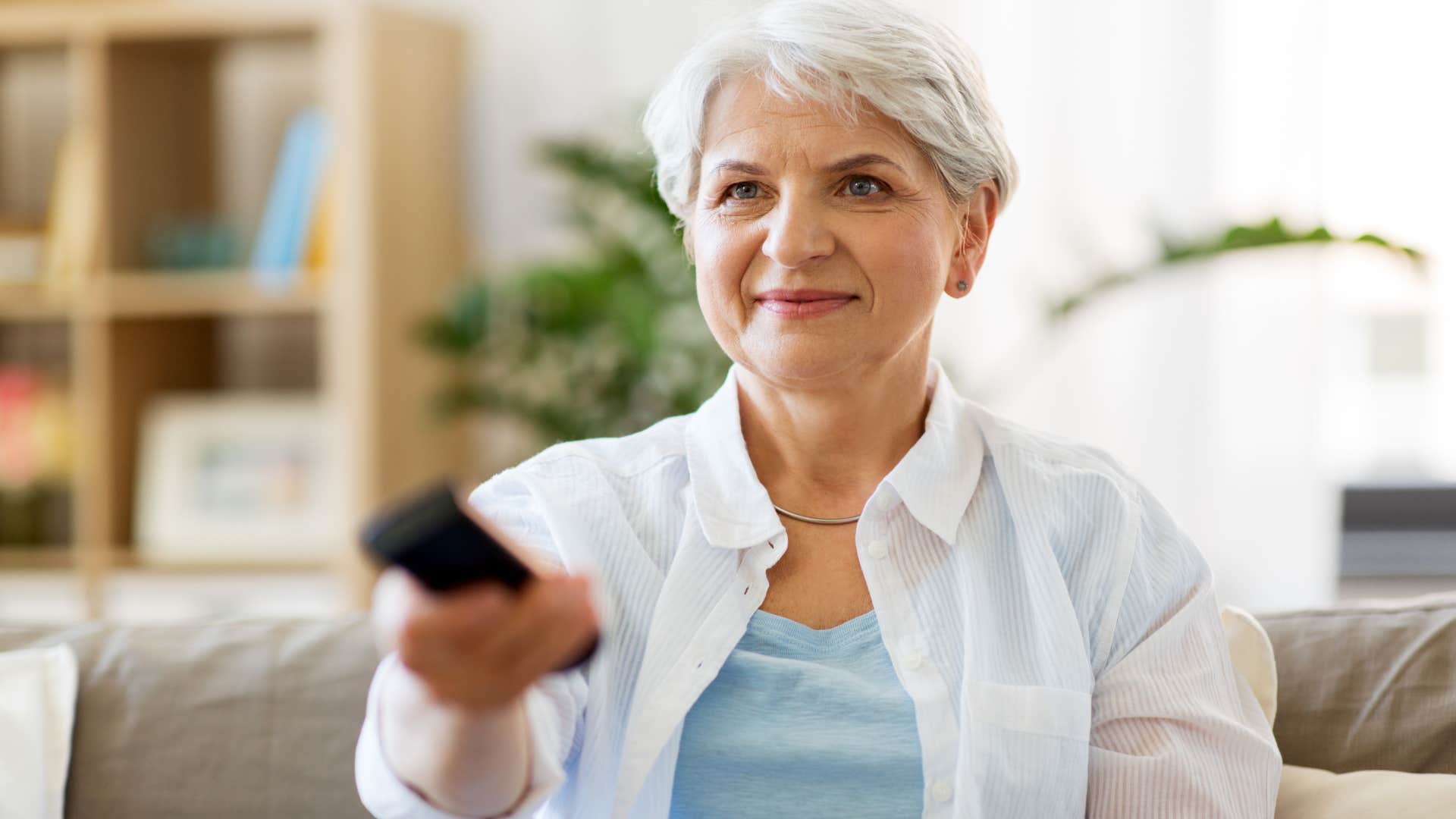 unusually intelligent funny woman rewatching comfort show frasier