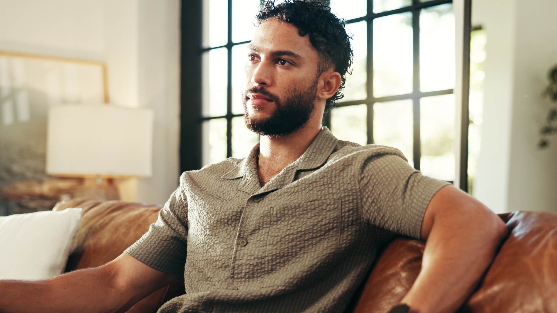 unusually intelligent man rewatching his comfort show NOVA on television