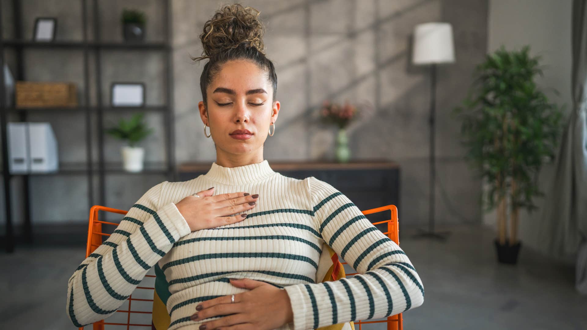 woman who is good at emotional regulation meditating