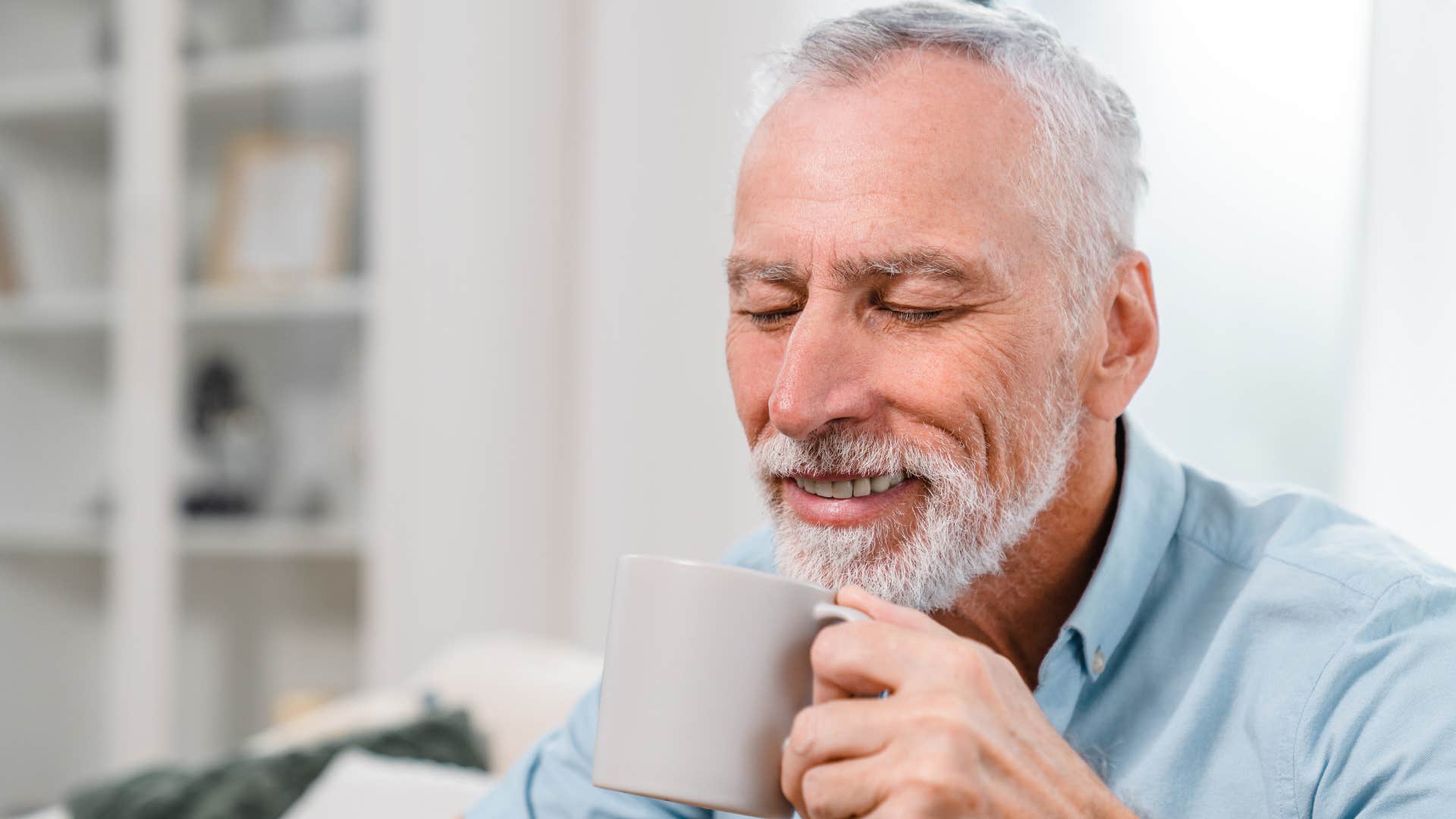 Man who hates daylight saving time because he's a morning person