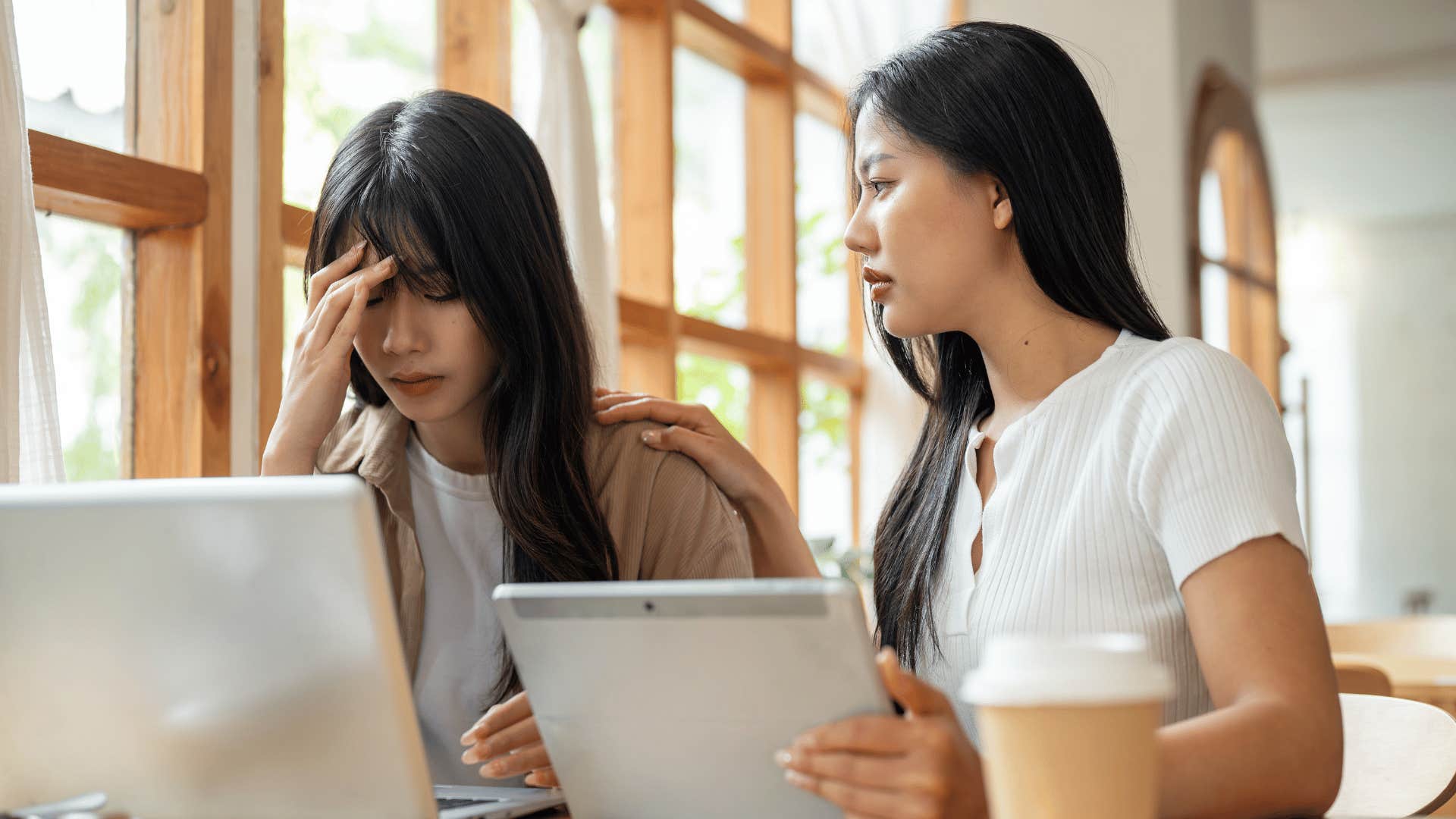 woman who stays calm during arguments as she focuses on resolving the problem