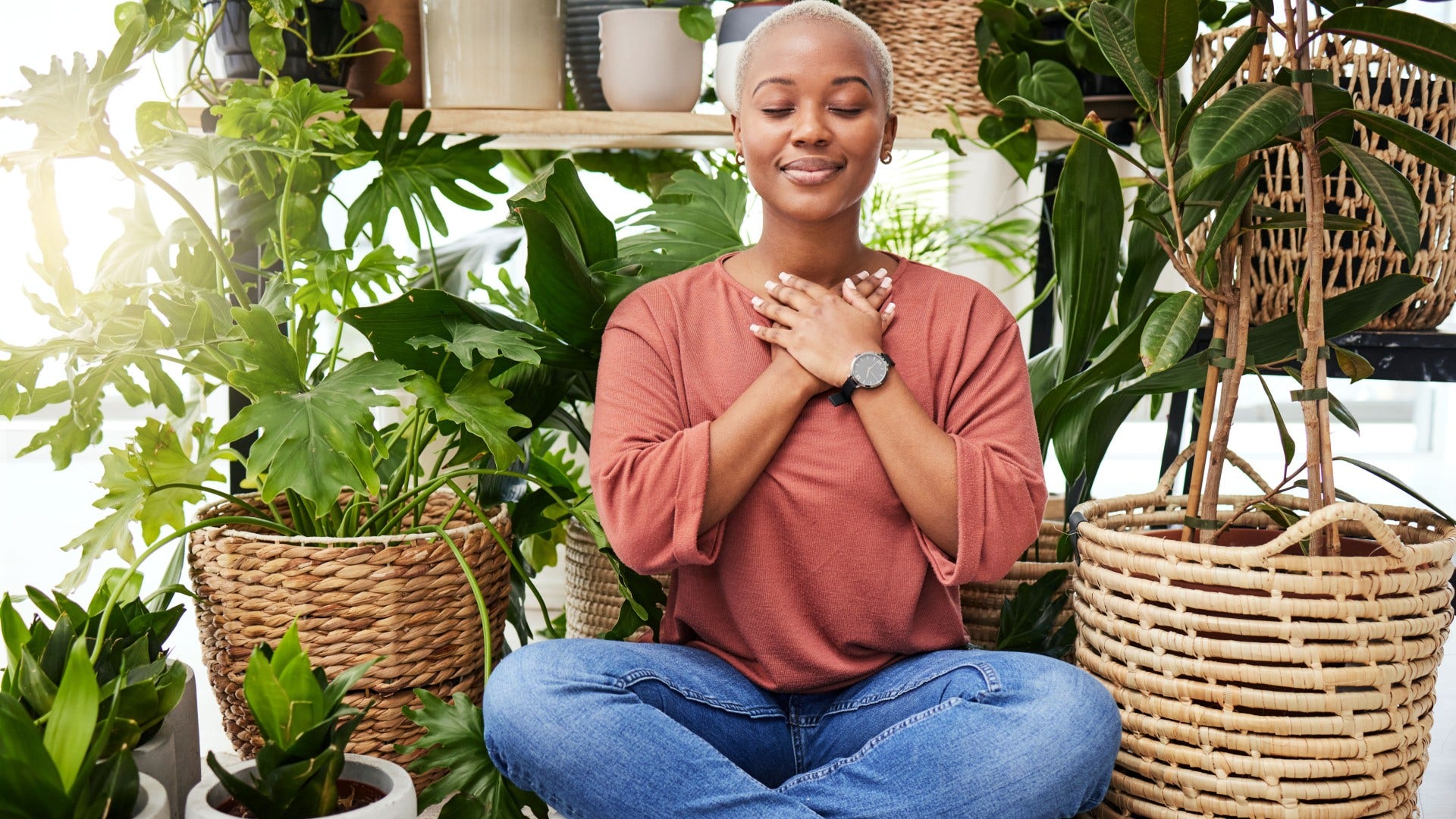 woman who stays calm in stressful situations by maintaining perspective