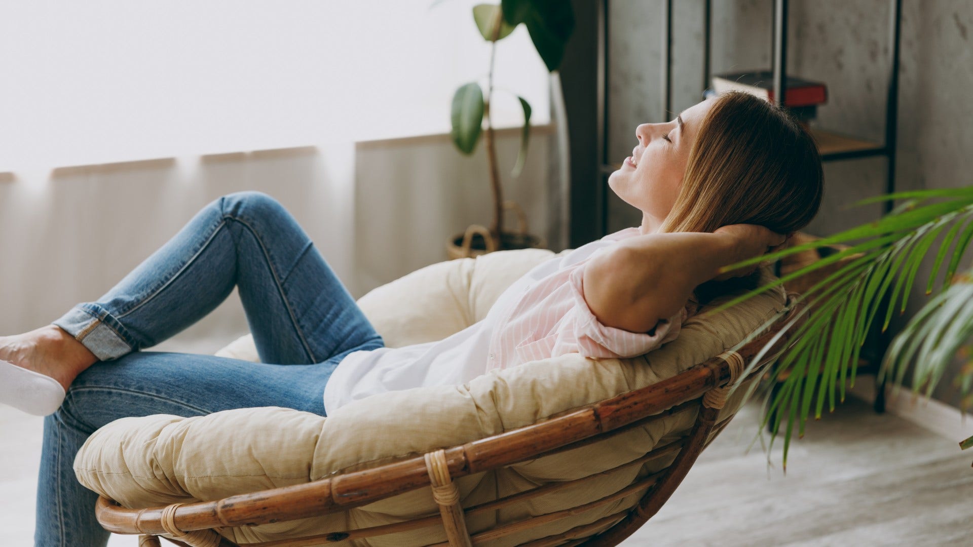 woman who stays calm in stressful situations by recovering quickly