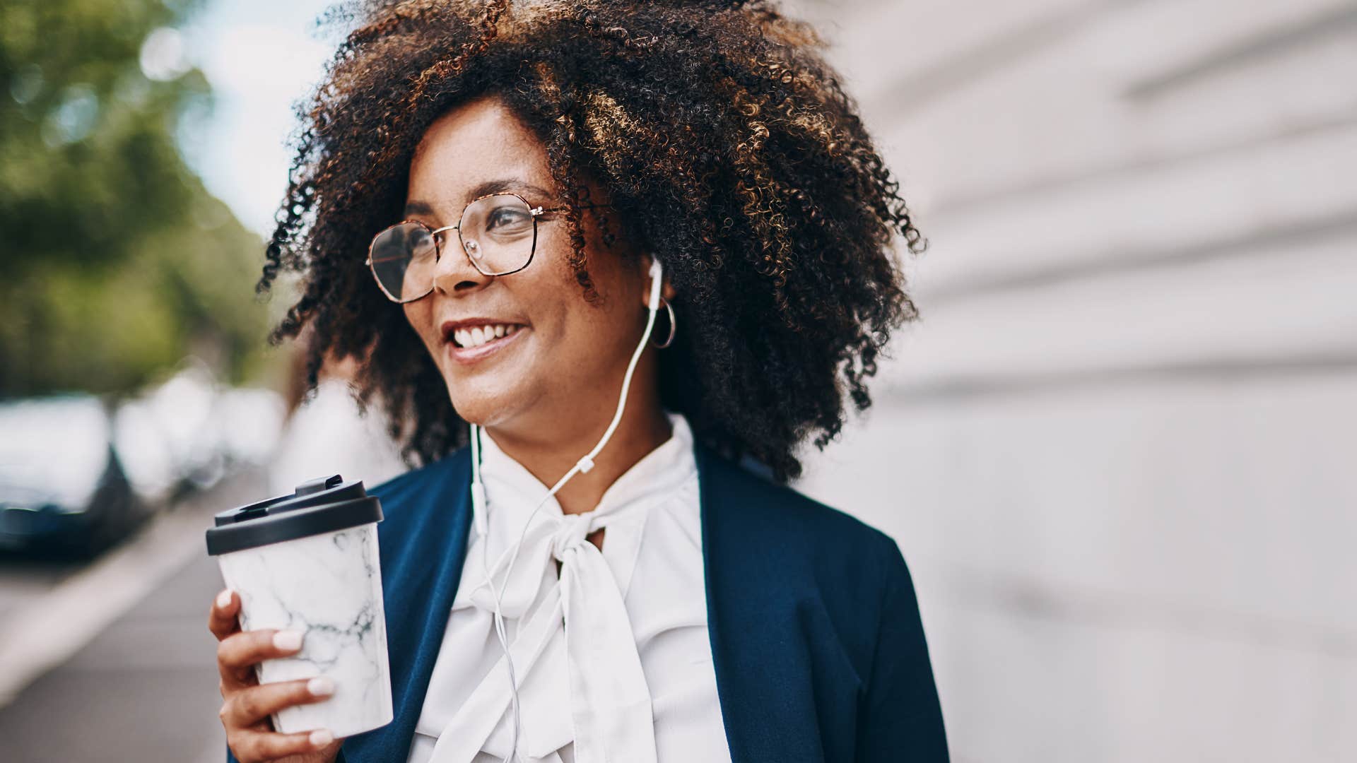 Woman who trusts herself listening to 80s and 90s music