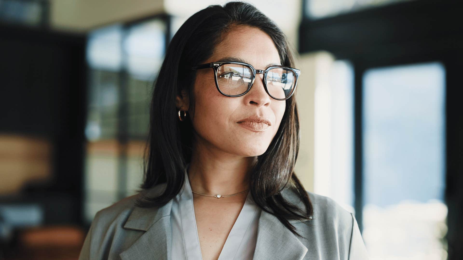 woman who tries to understand why as she is deeply curious about how things work