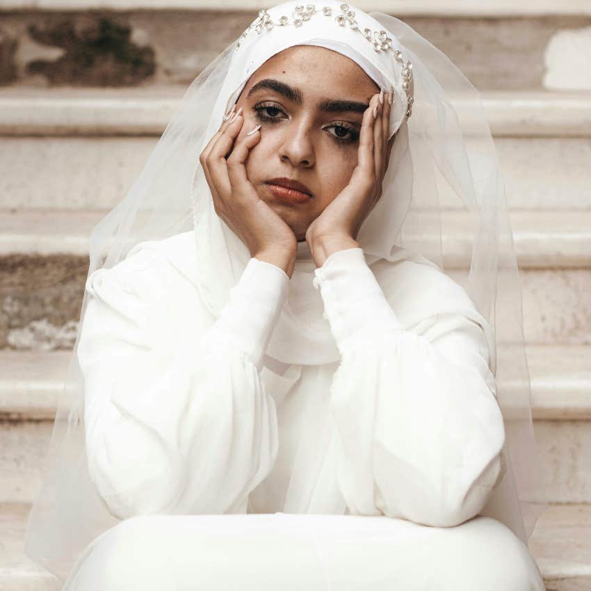 sad bride asking for refund because groom cheated with photographer