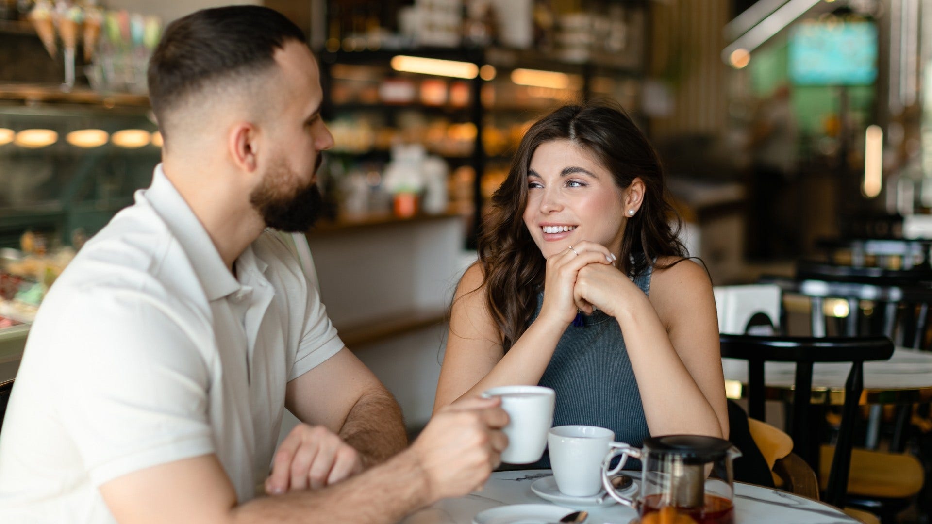 woman making small talk uncomfortable with the phrases that's interesting i could never do that
