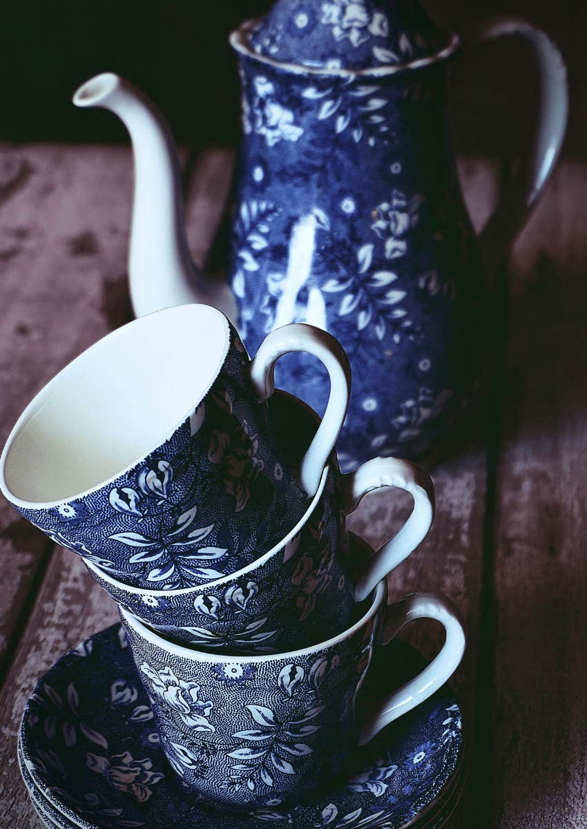 pile of chinaware set