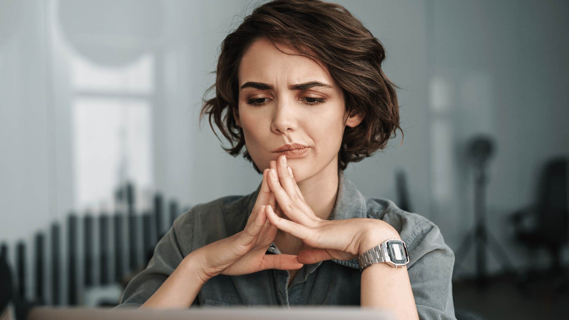 woman with high iq as she notices patterns in behaviors