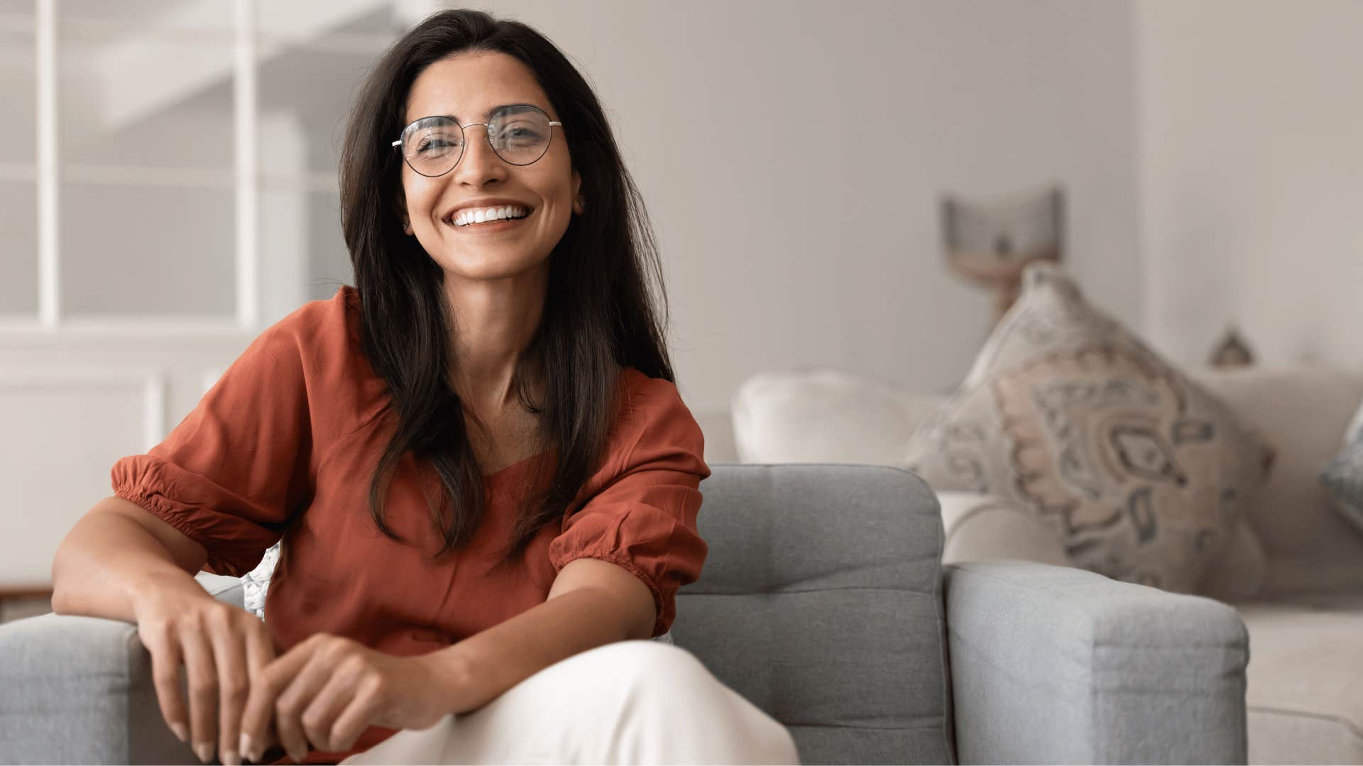 woman who has a strong personality others envy as she makes decisions independently