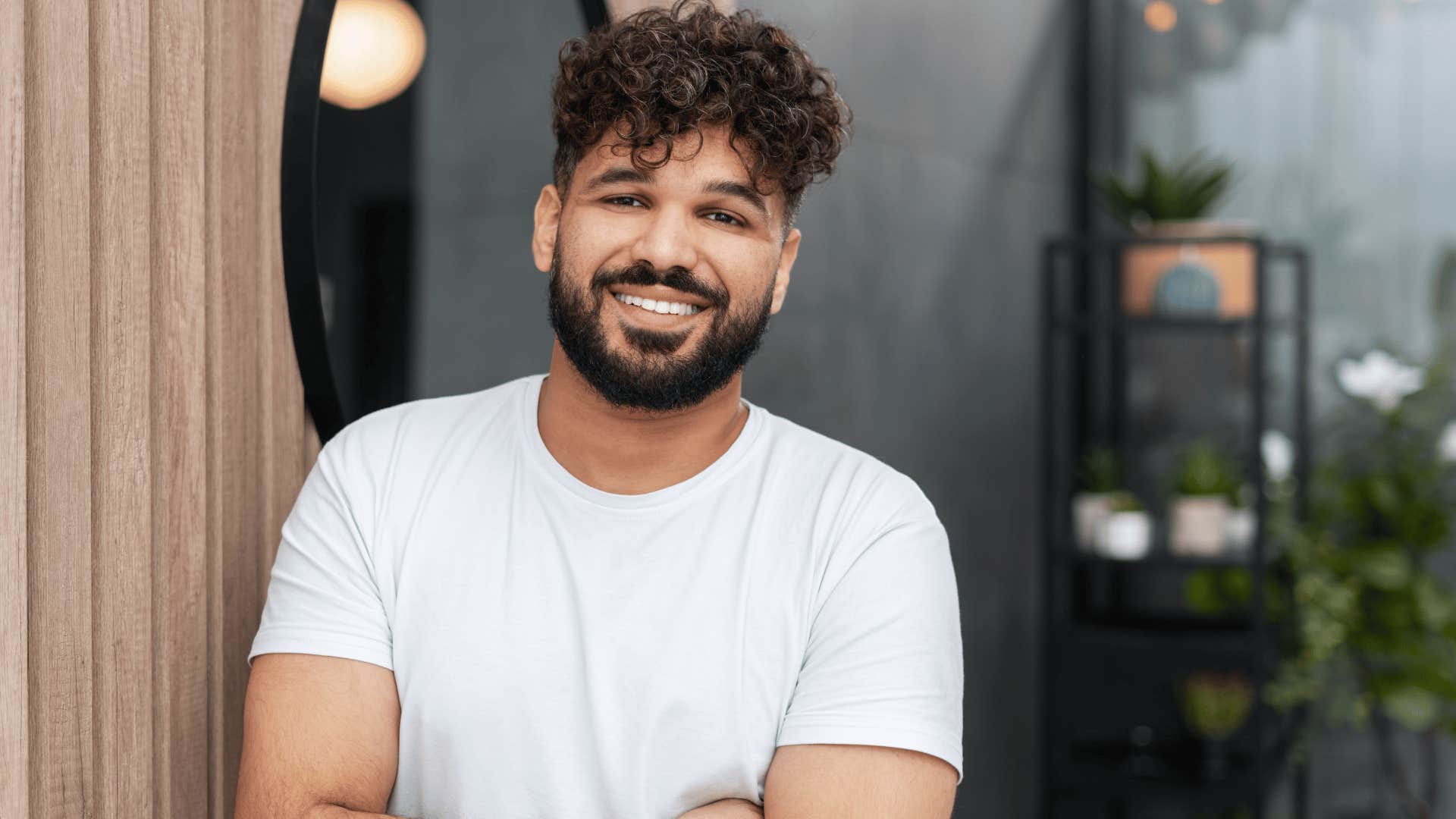 man whose mind operates on a deeper level as he doesn't think of himself as smart