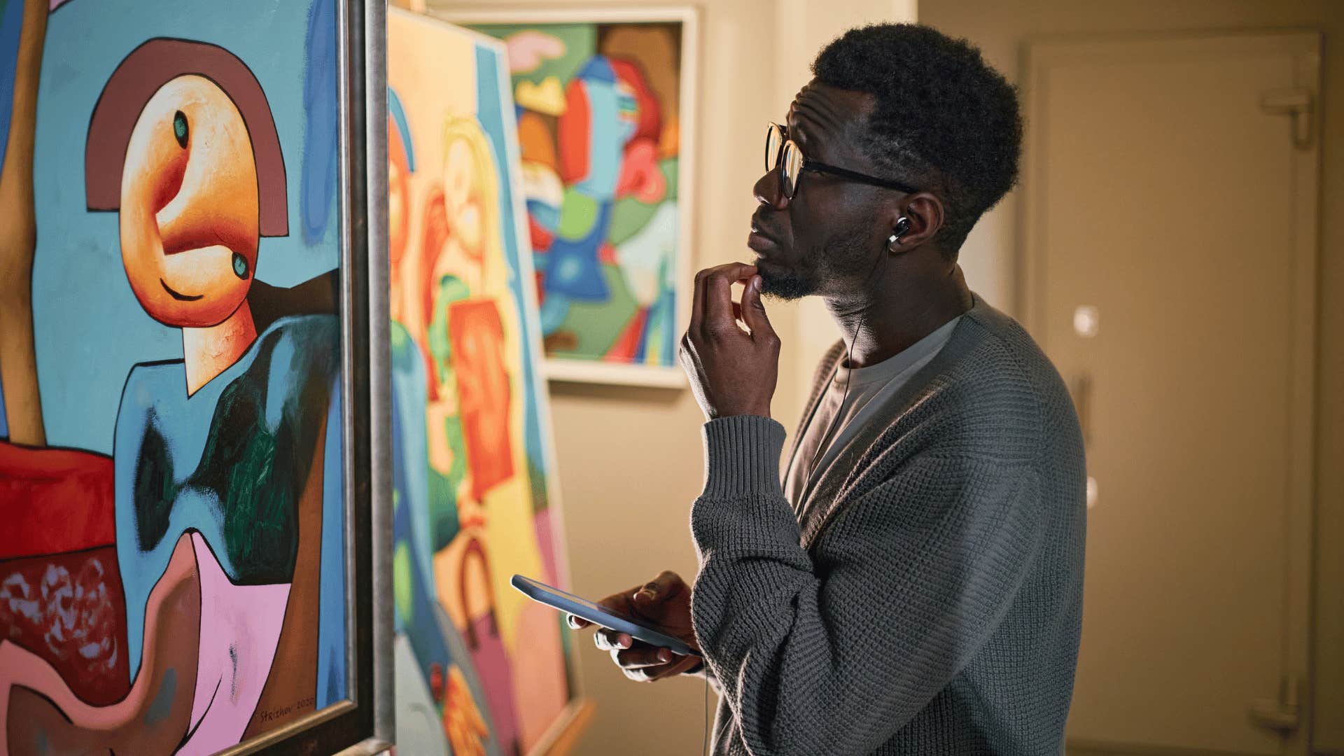 man whose mind operates on a deeper level as he gets lost in a painting