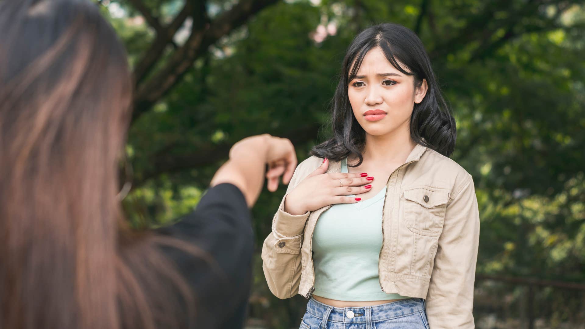 toxic woman giving her friend vague criticism
