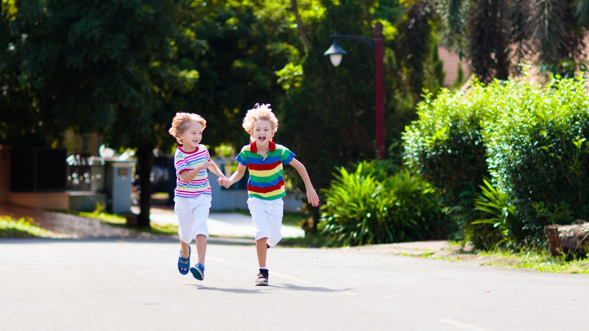 kids roaming the neighborhood that teaches them independence