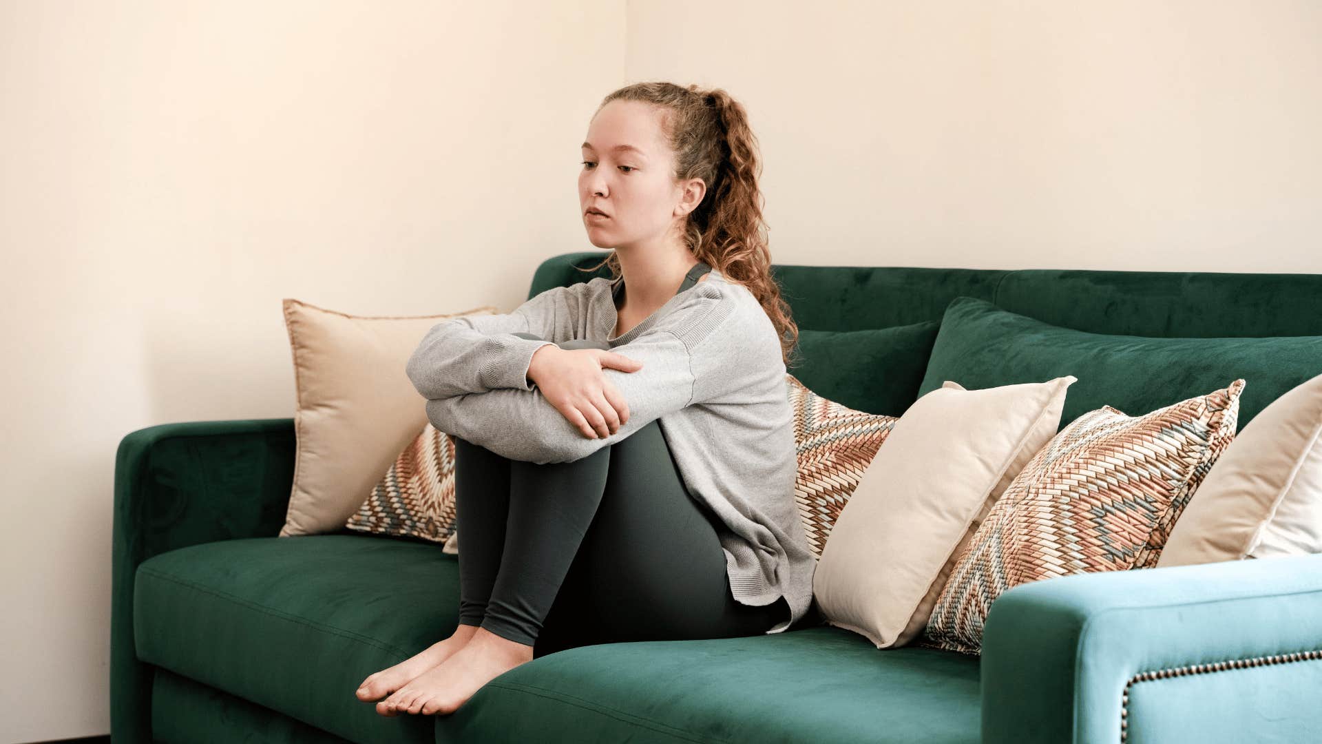 woman who struggles to maintain close friendships as she says i don't like drama