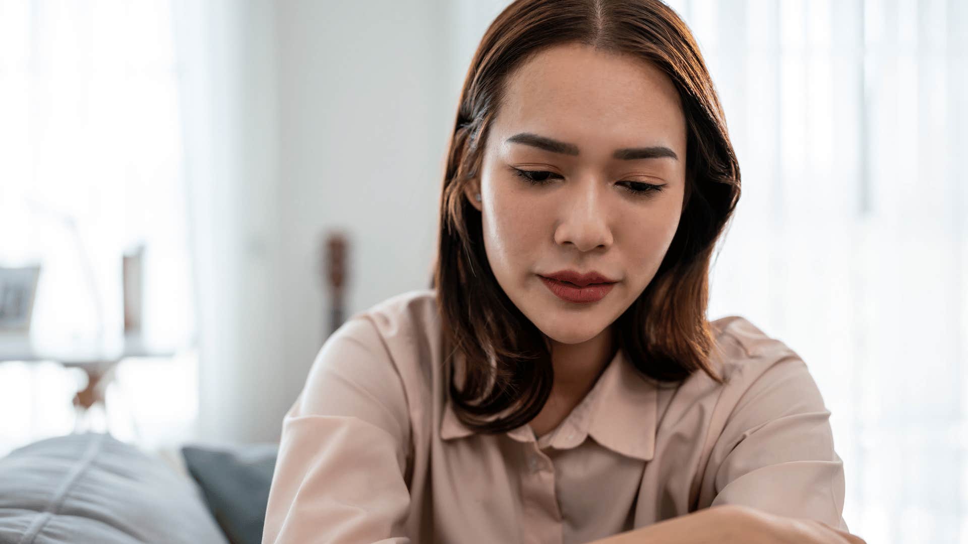woman who struggles to maintain close friendships as she says i'm not a big group person