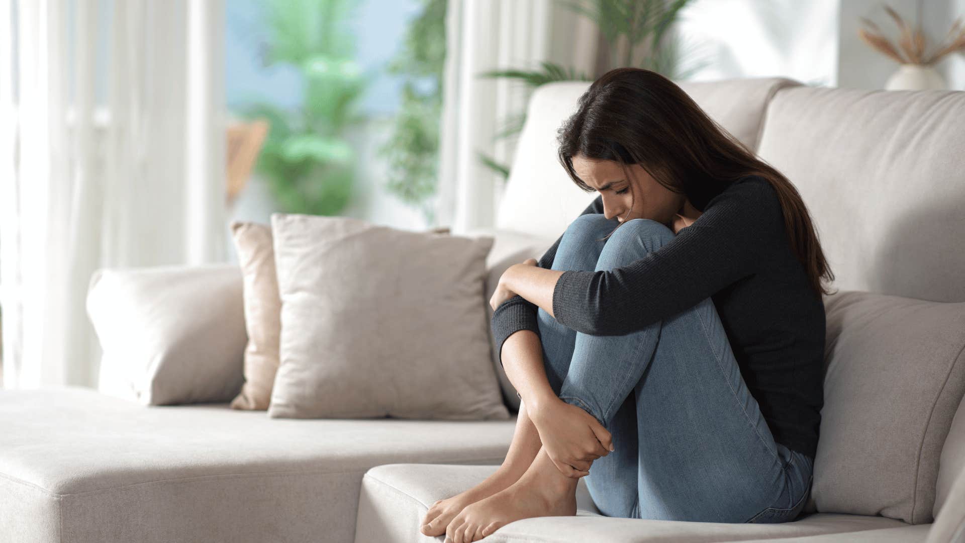 woman who struggles to maintain close friendships as she says most friendships are from my past