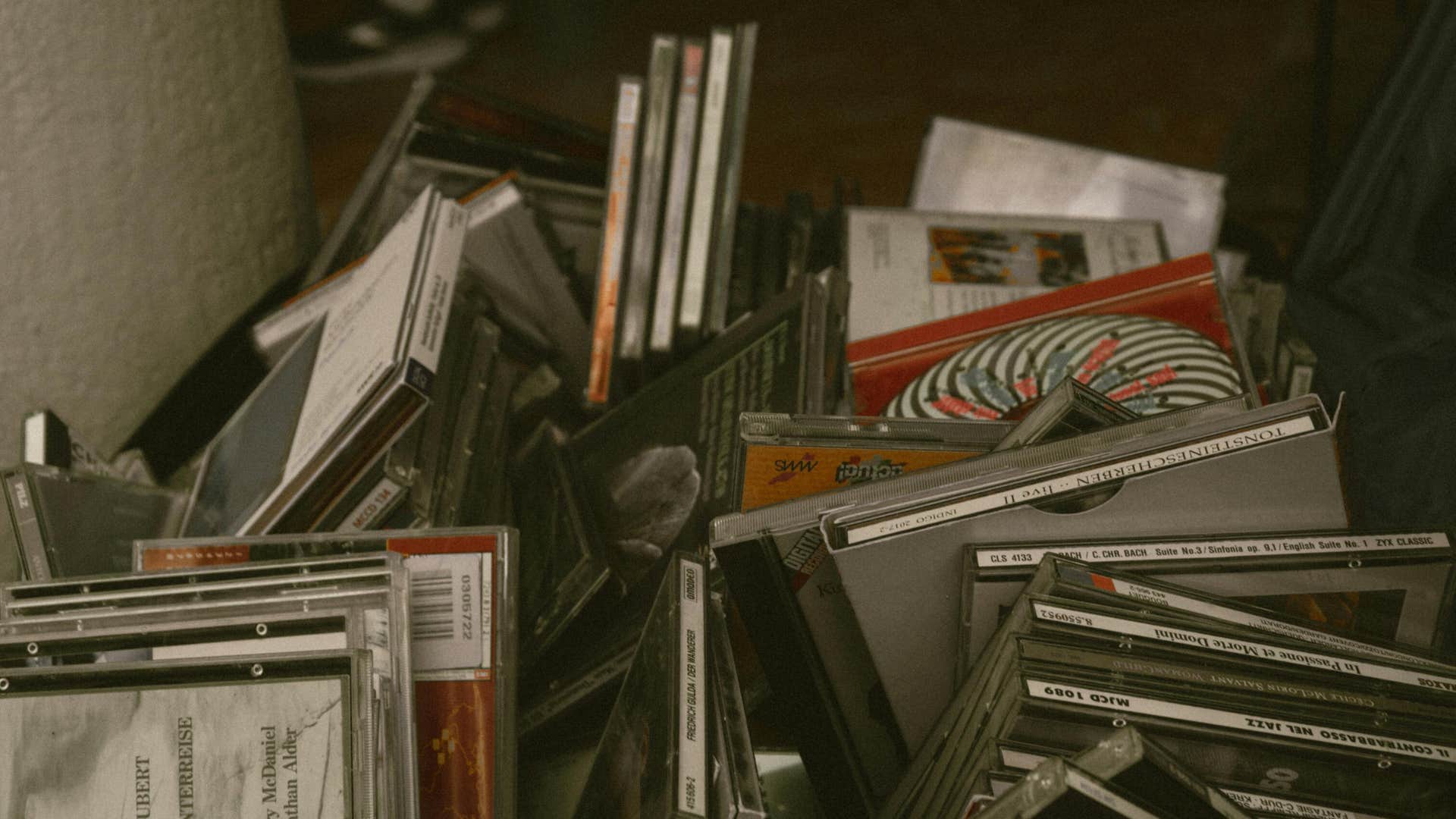 things people who grew up with the internet will never experience waiting for relying on cds for music