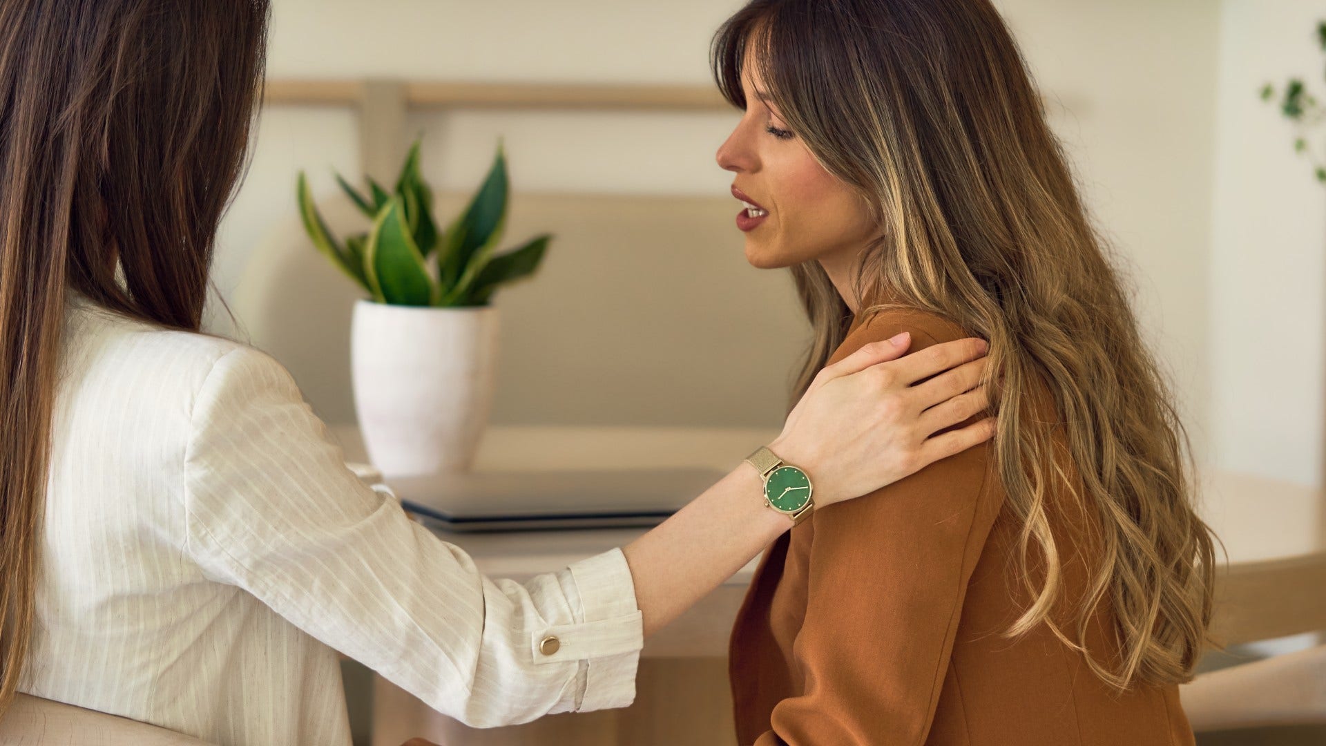 woman who can disagree without making it personal by knowing when to pause