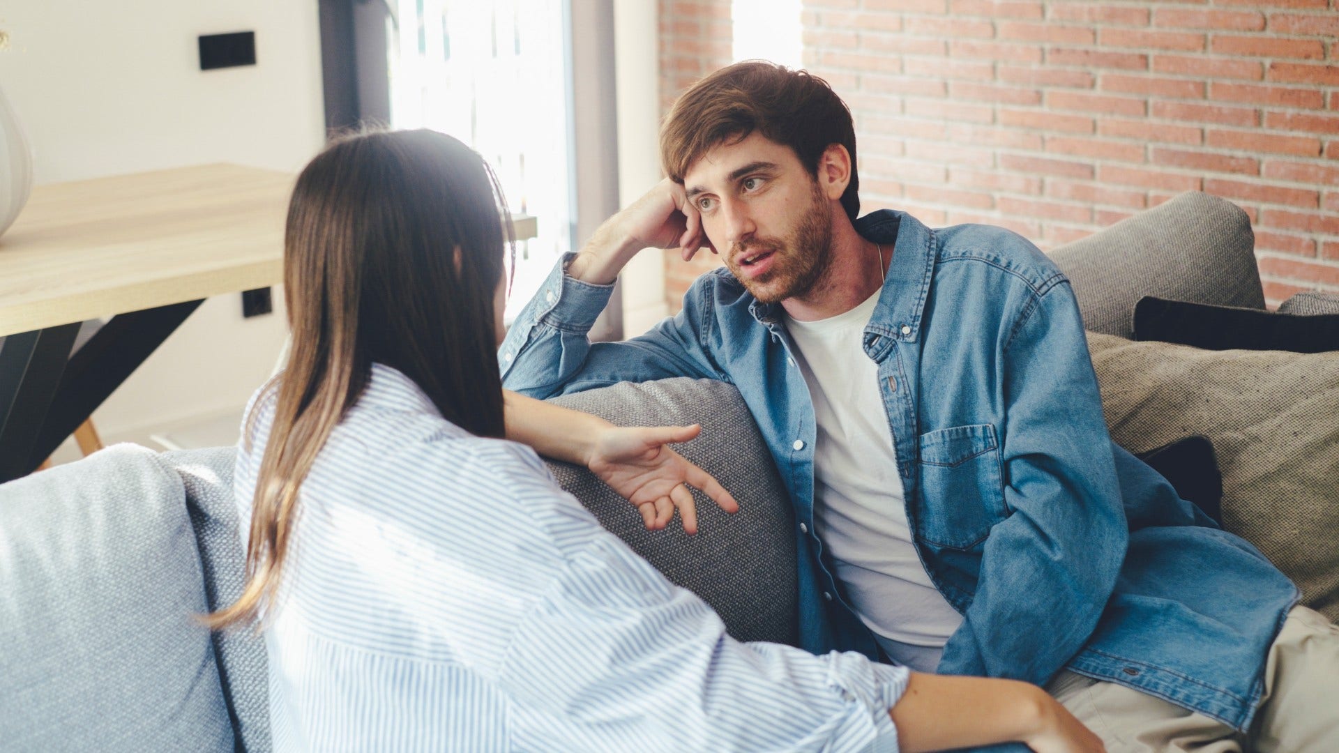emotionally intelligent man making conversation feel effortless by respecting boundaries