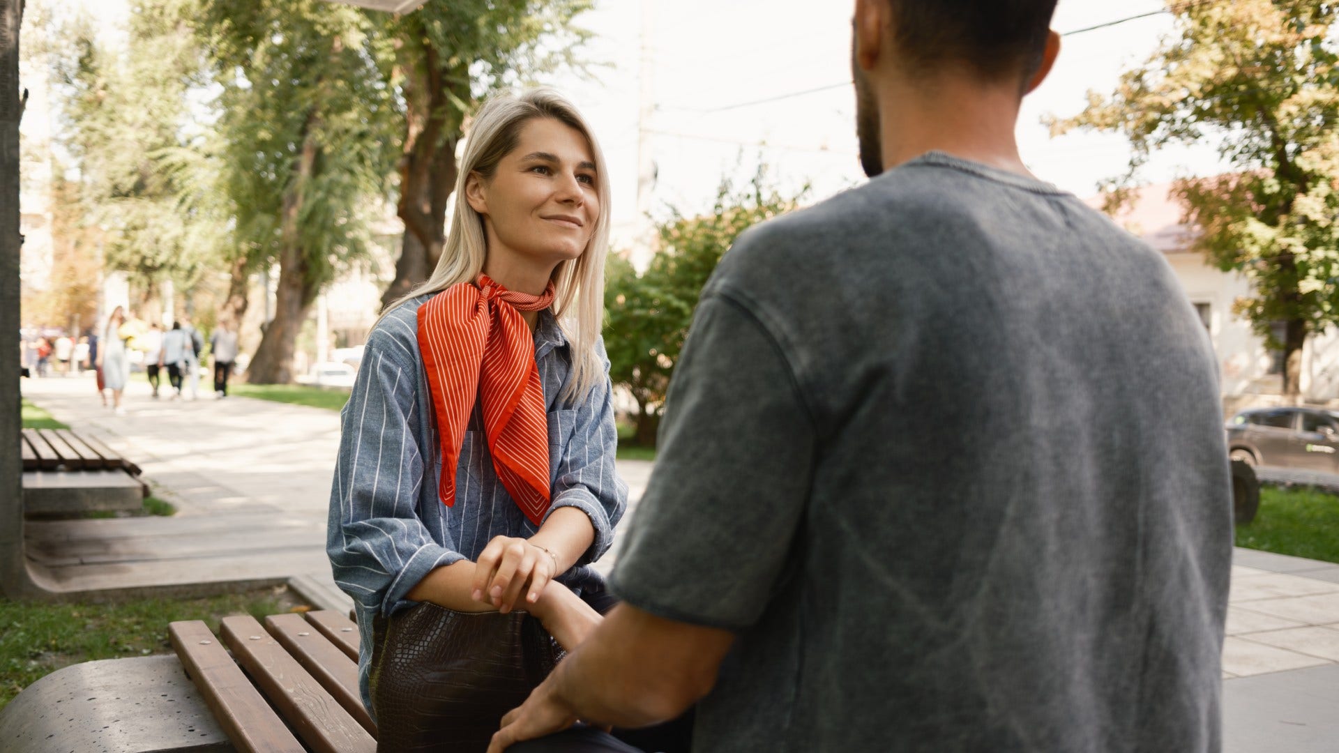 emotionally intelligent woman making conversation effortless by using gentle language during disagreements