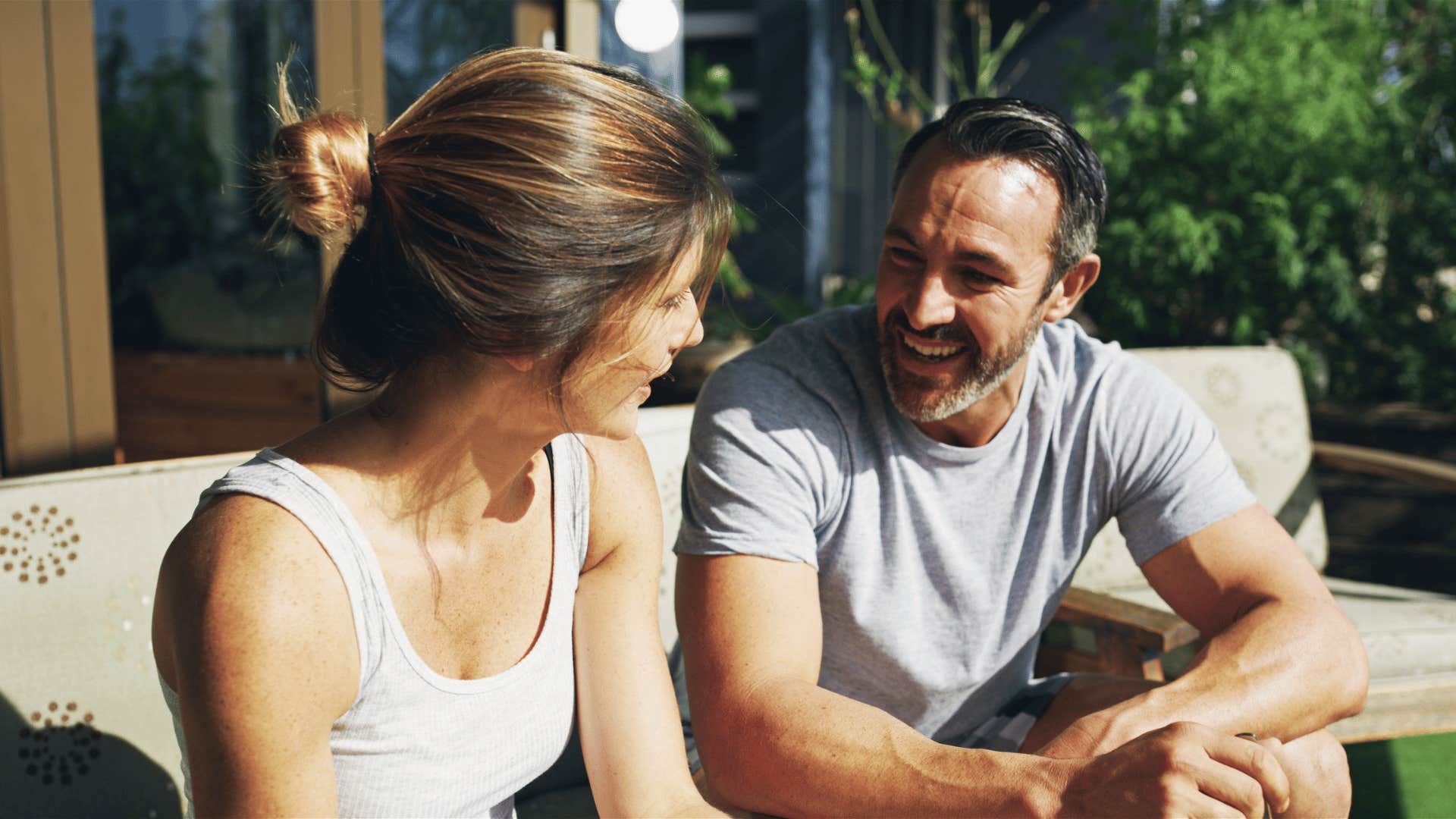 man showing woman he's deeply invested by communicating consistently