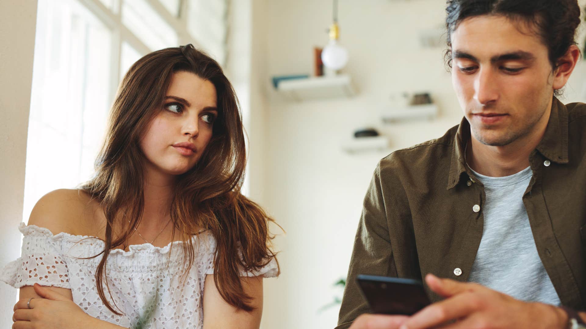 wife feeling lonely and misunderstood because husband is always on his phone