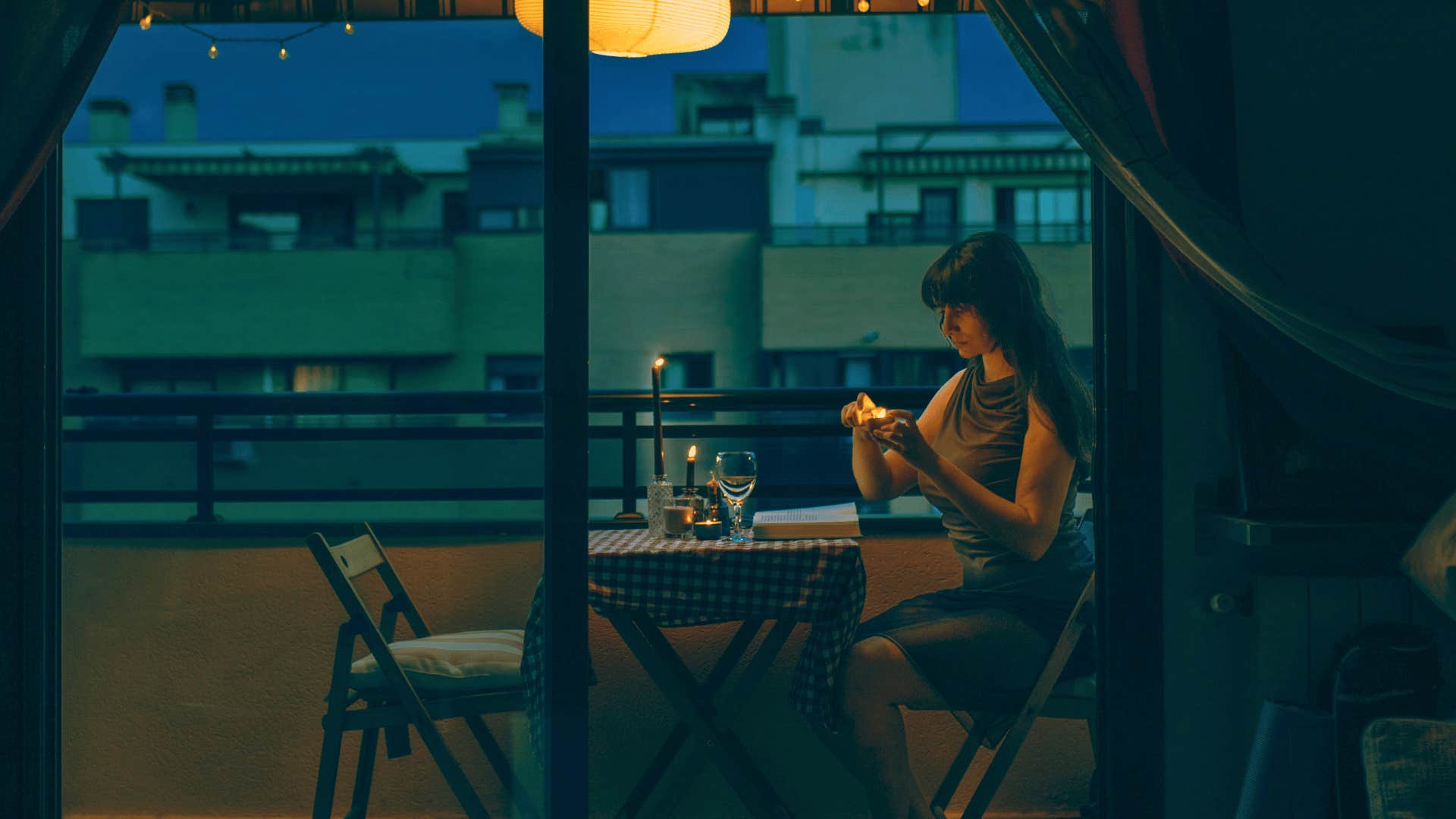 women who respect themselves go on dates alone