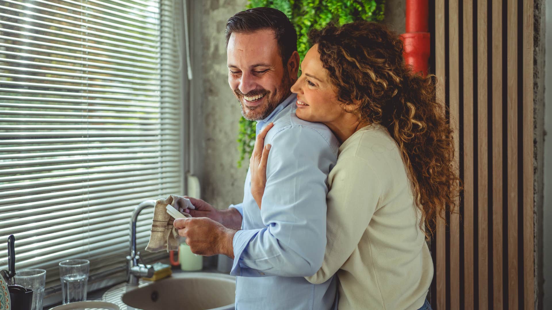 woman hugging man from behind as they have a fixer mentality