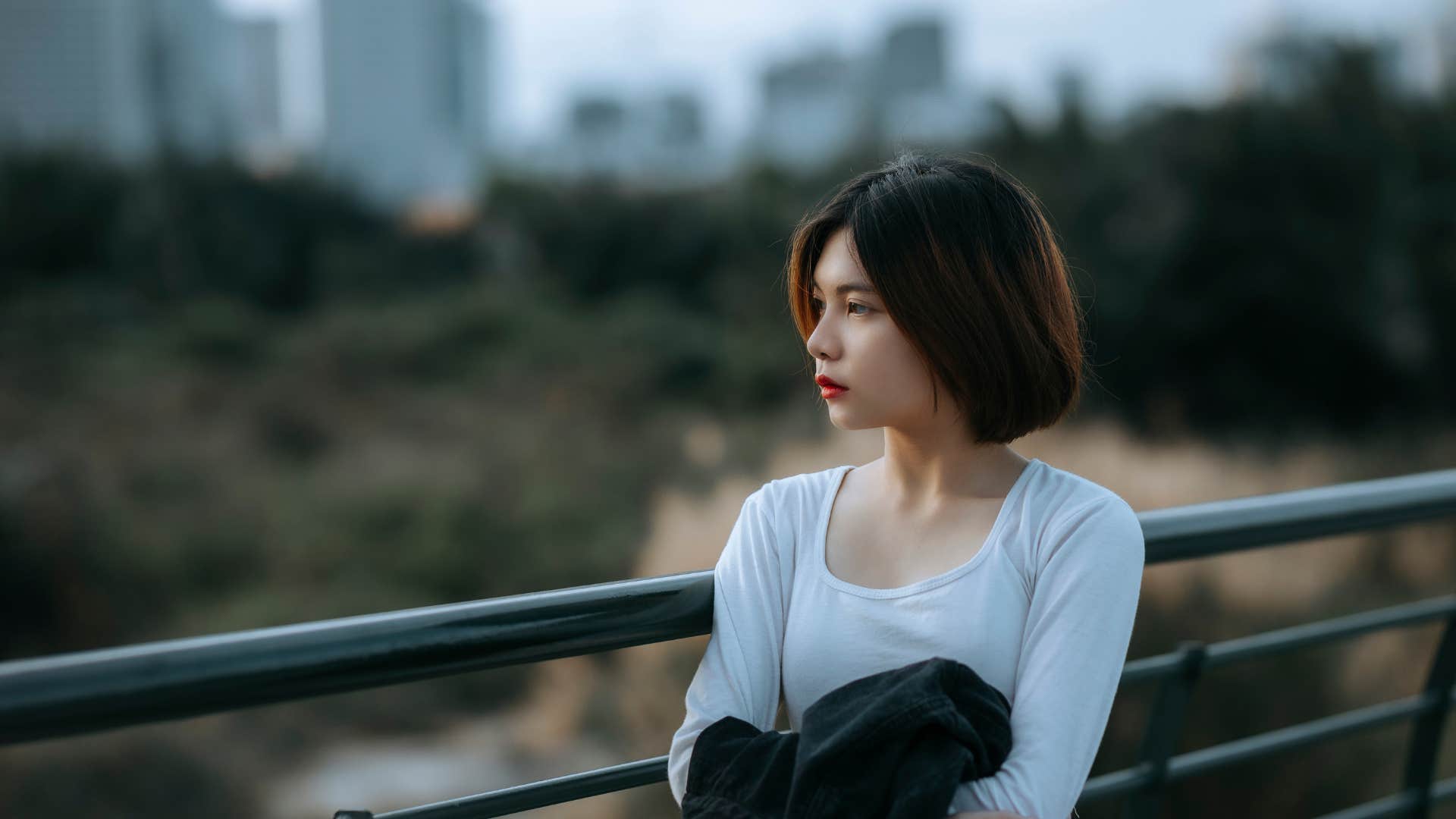 women who avoid conflict at all costs usually have these frustrating habits the say fine even when they they over apologize 