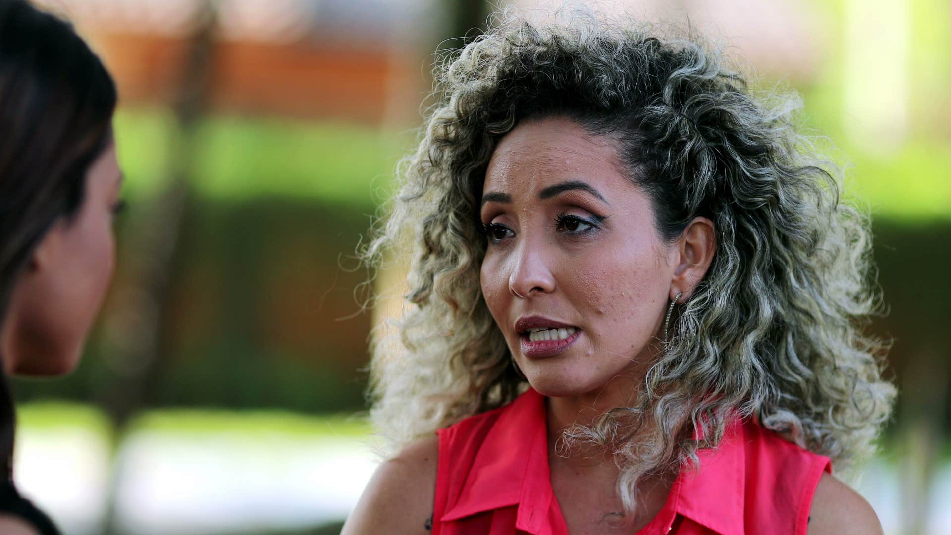 drama free woman directly communicating with acquaintance