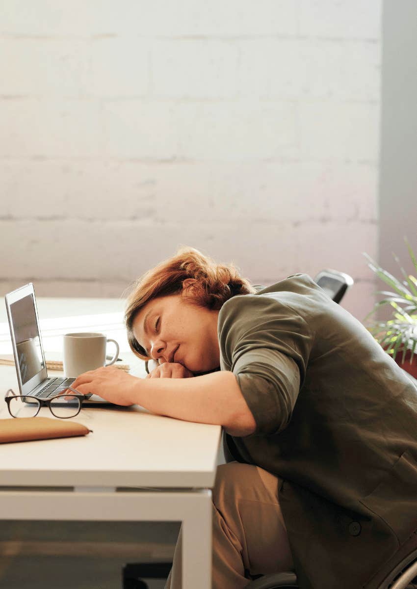 working an 8 hours day is a brain damaging habit