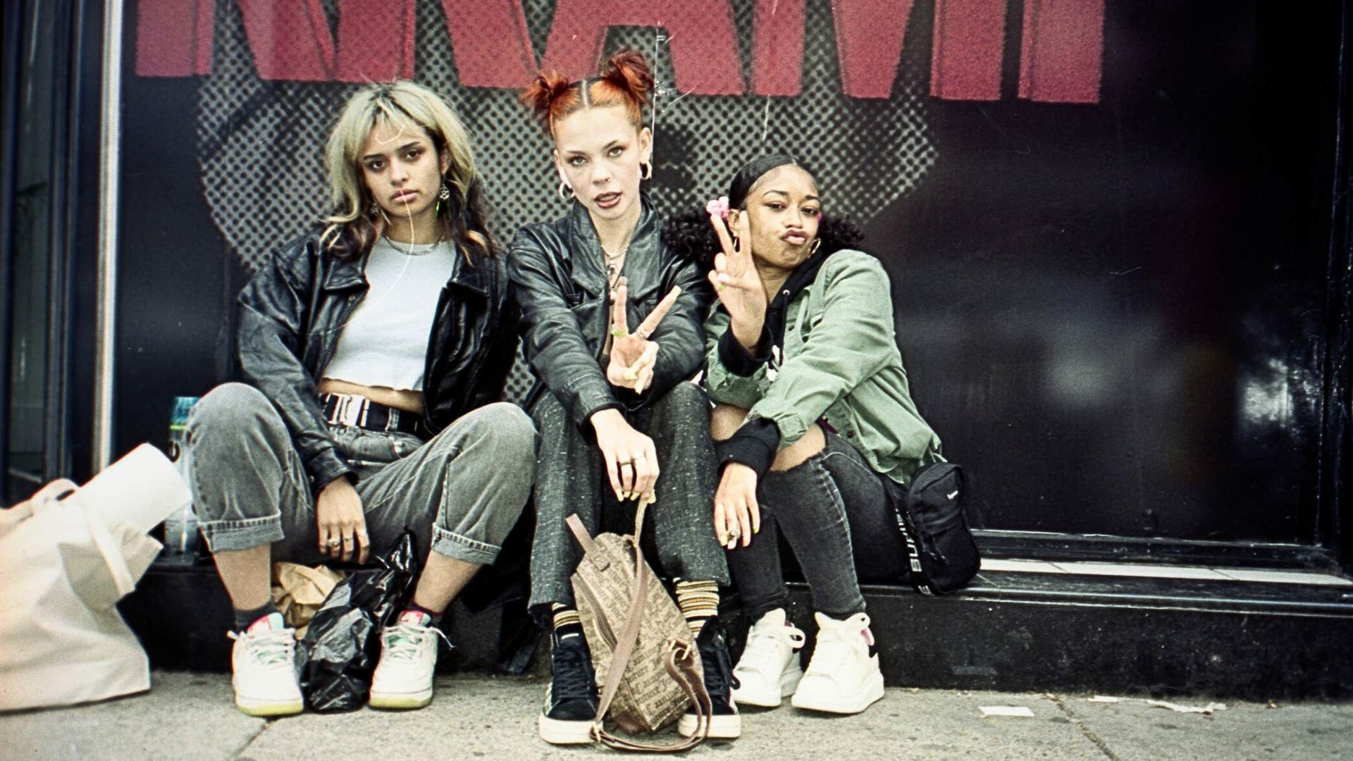 retro photo of women who played it safe with makeup instead of experimenting