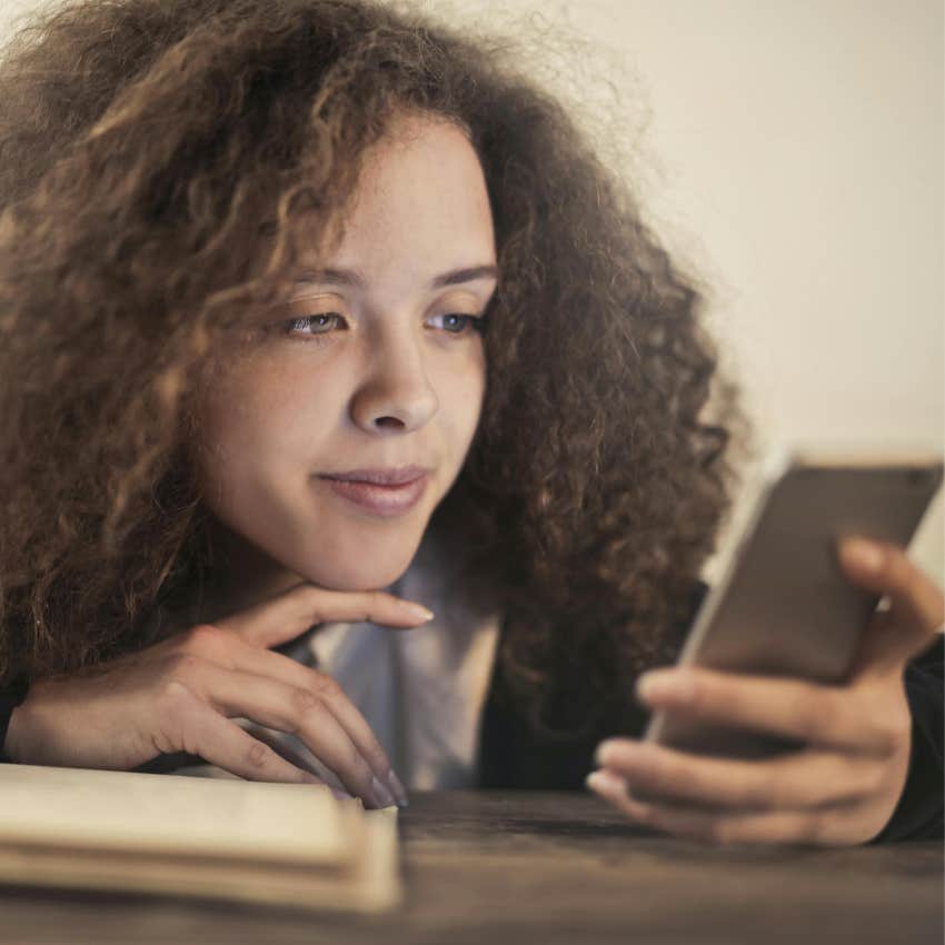 woman who cares about what kind of phone she uses