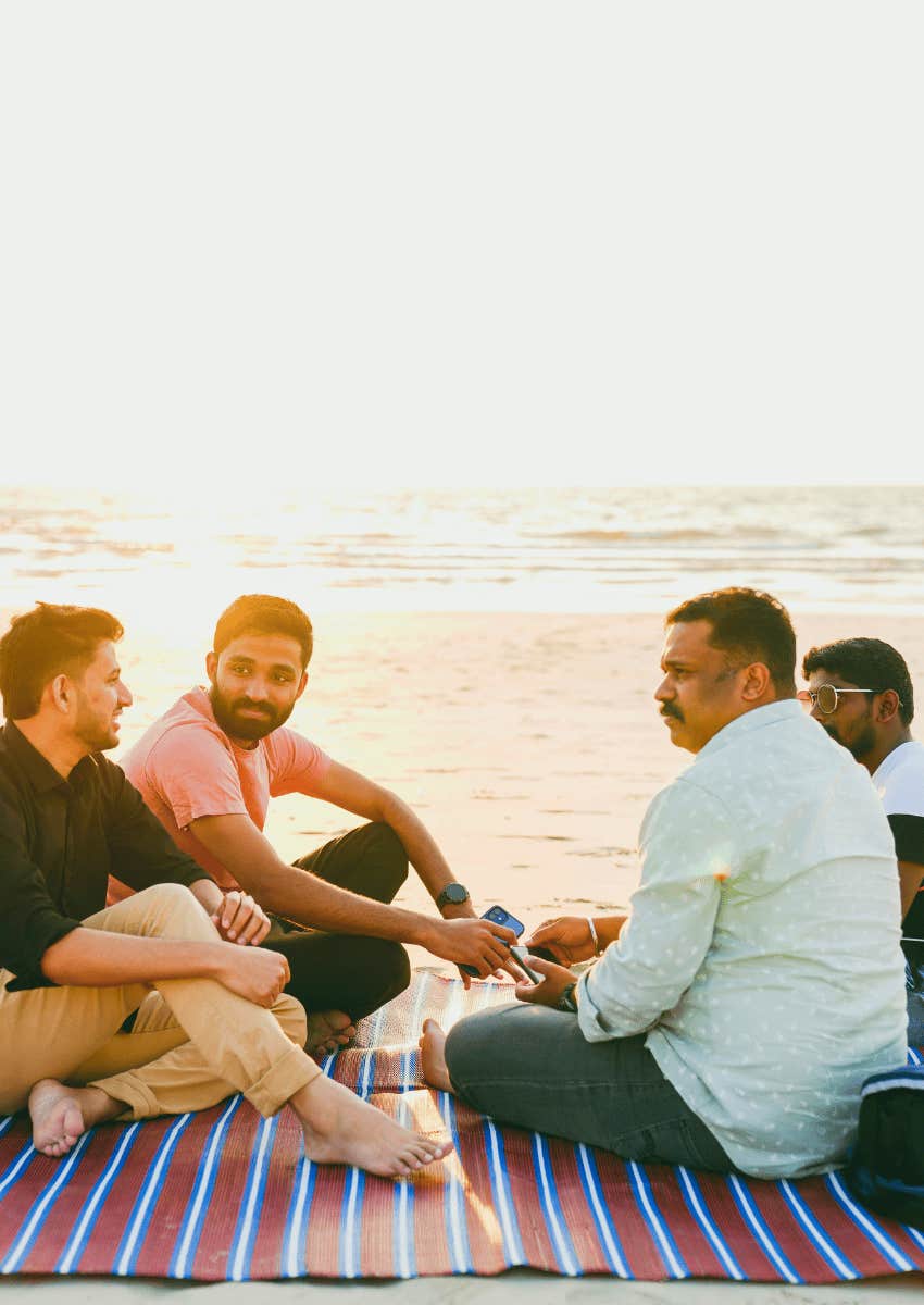 effortlessly cool friends catching up