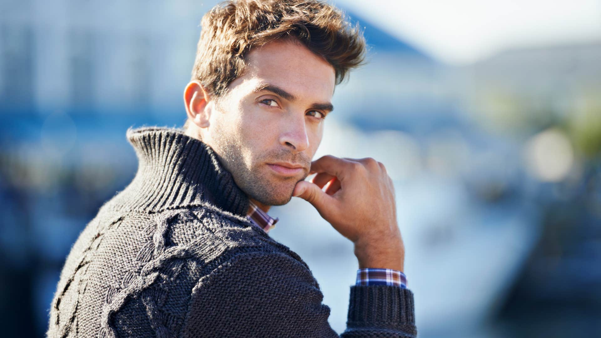 Man who feels constantly ignored has alienating habits like his cold gaze