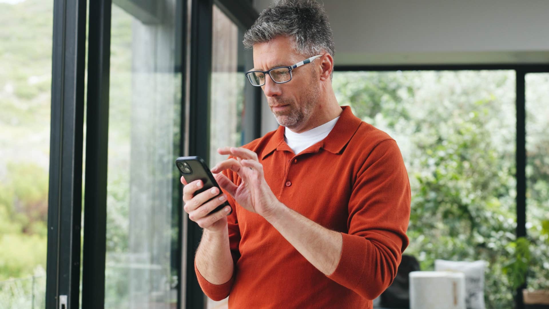 man who has a wandering eye looking at women on social media